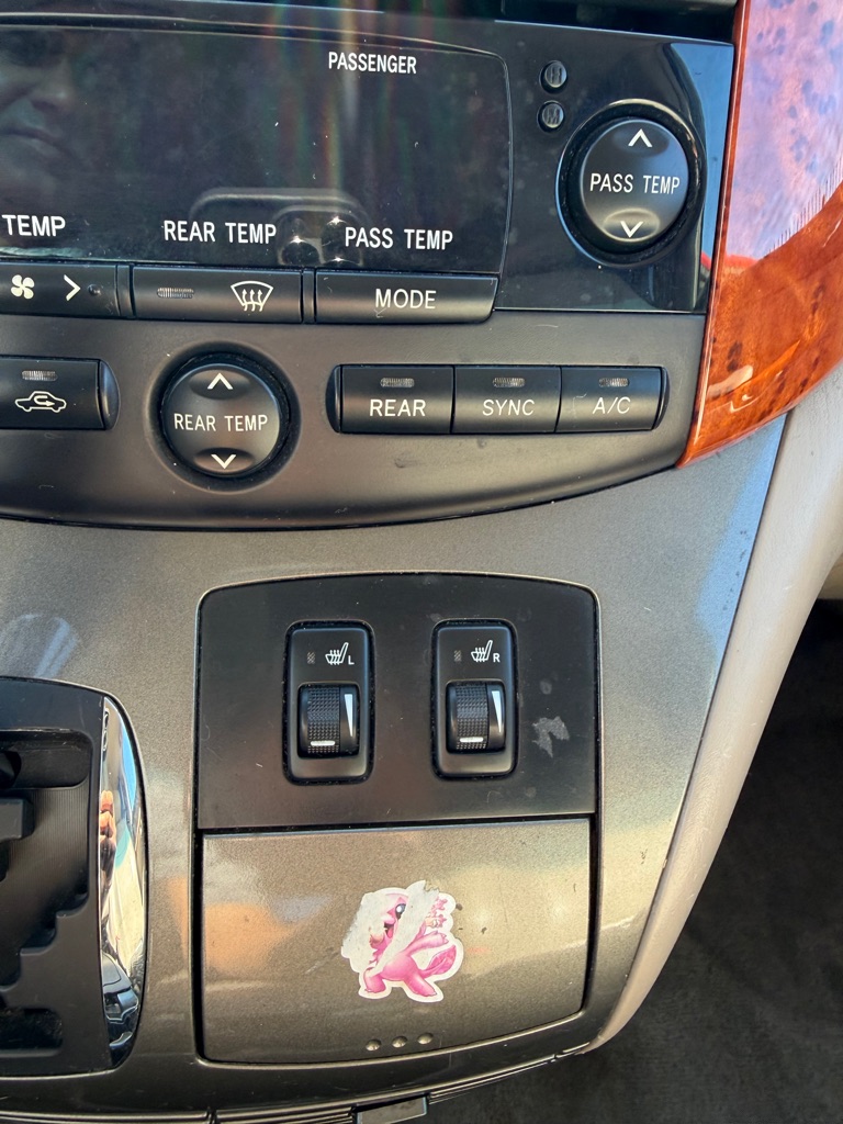 Photo 17 of this TOYOTA SIENNA