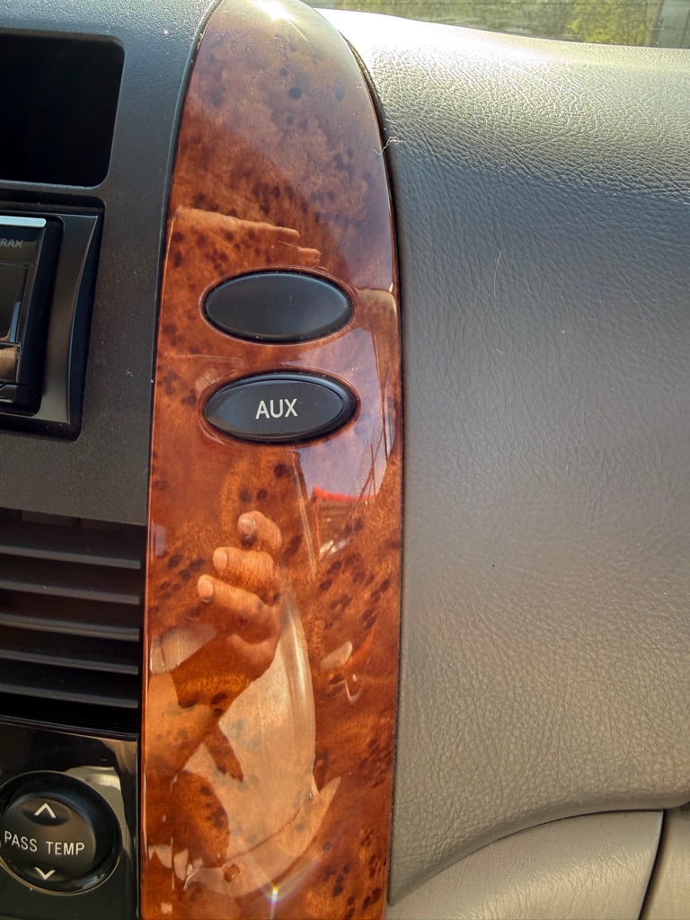 Photo 19 of this TOYOTA SIENNA
