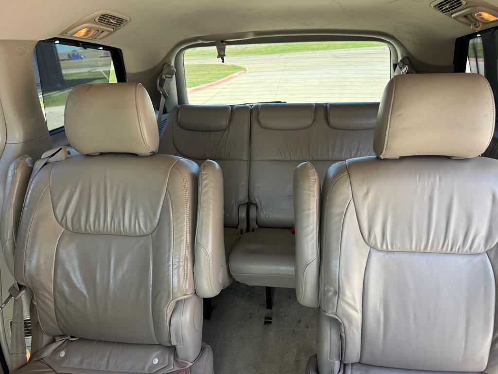 Photo 10 of this TOYOTA SIENNA
