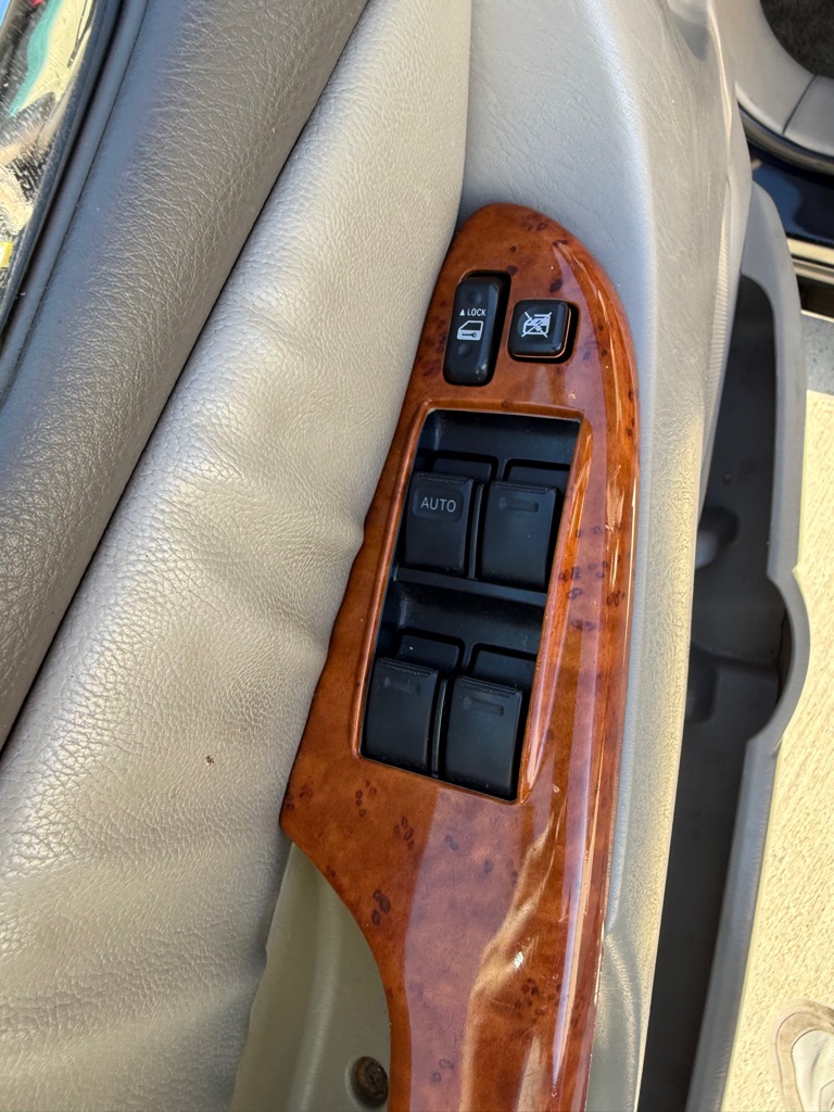 Photo 13 of this TOYOTA SIENNA