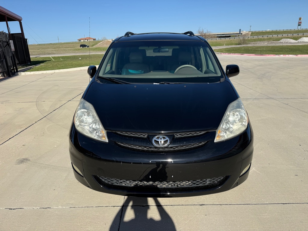 Photo 7 of this TOYOTA SIENNA