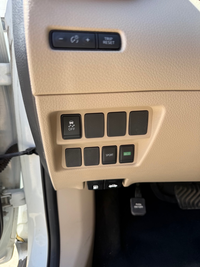 Photo 12 of this NISSAN ROGUE
