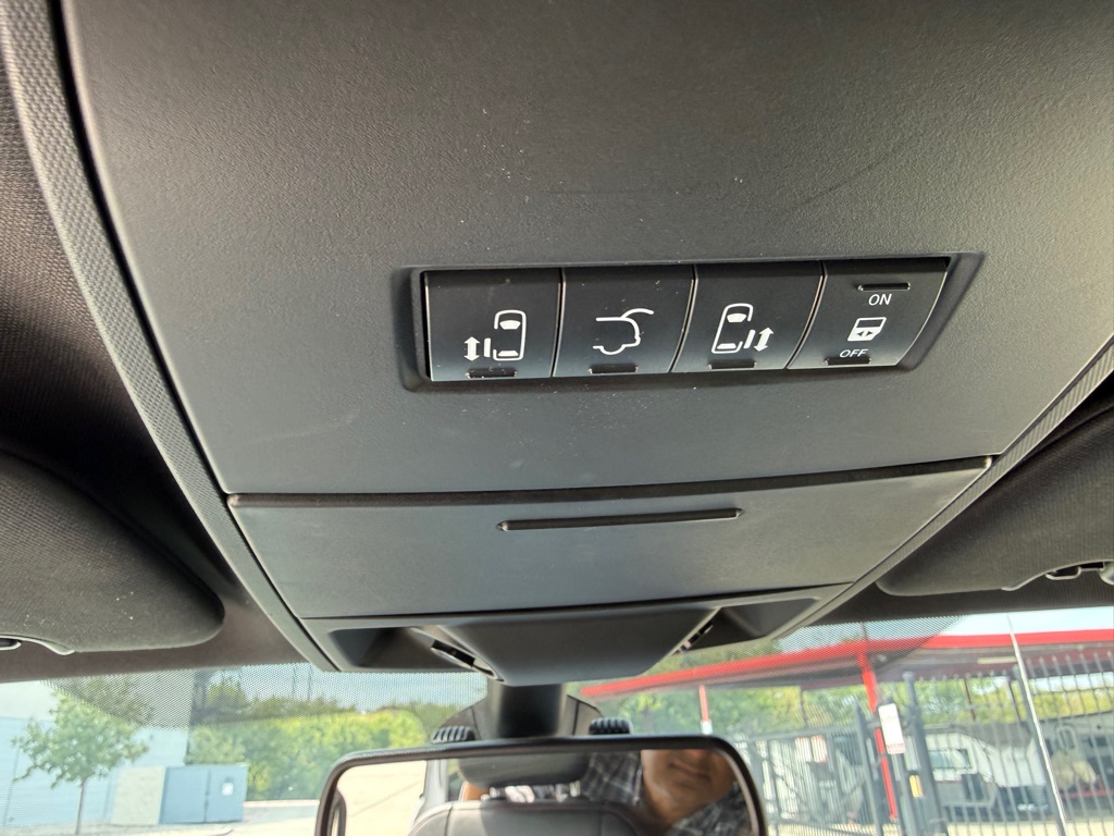 Photo 13 of this DODGE GRAND CARAVAN