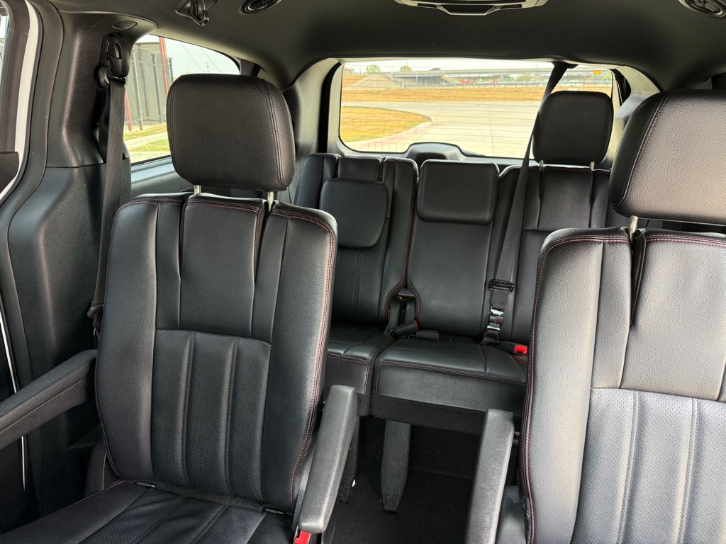 Photo 10 of this DODGE GRAND CARAVAN