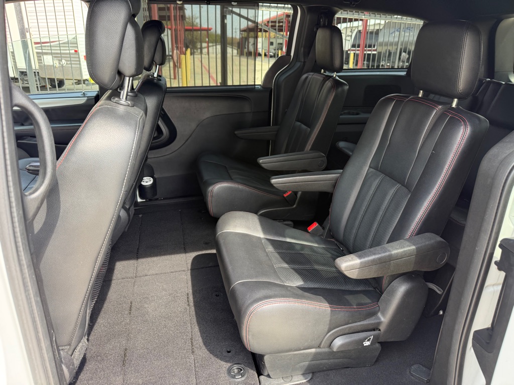 Photo 9 of this DODGE GRAND CARAVAN