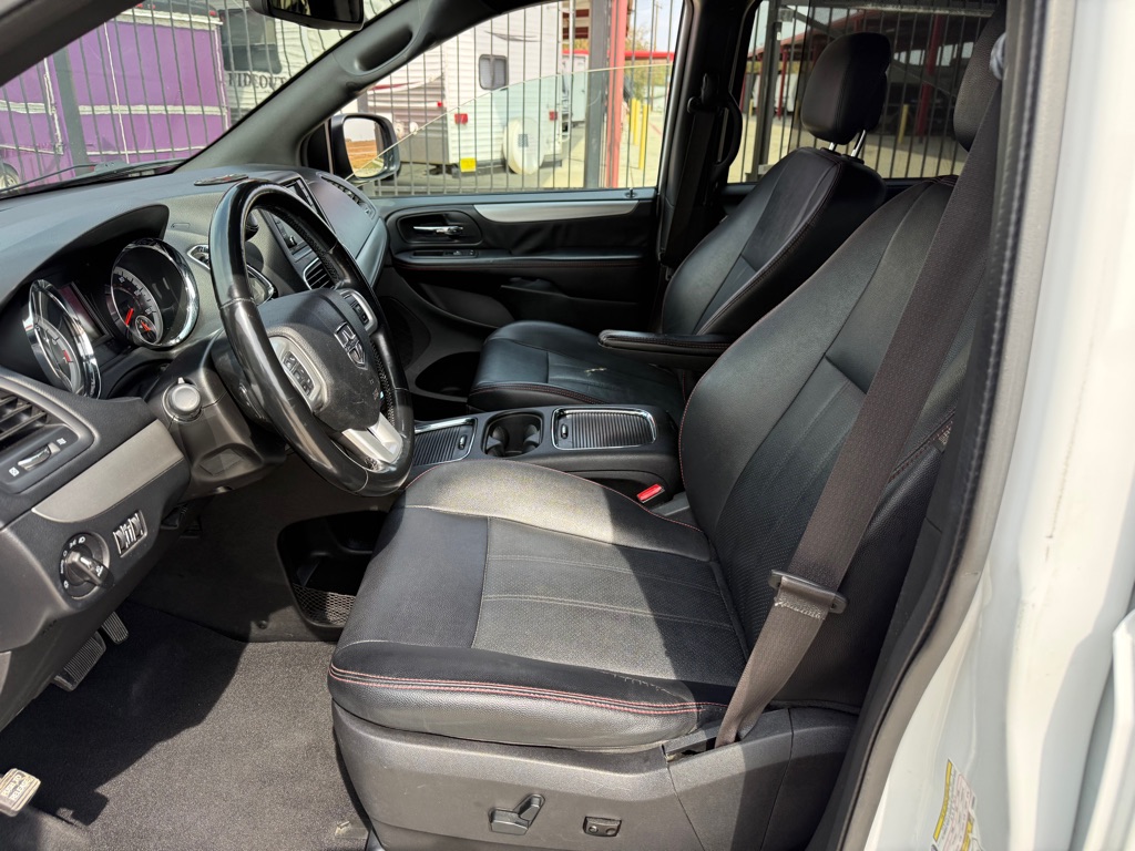 Photo 8 of this DODGE GRAND CARAVAN