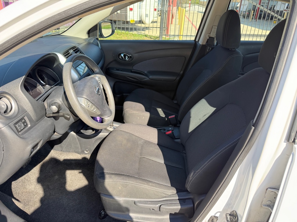 Photo 8 of this NISSAN VERSA