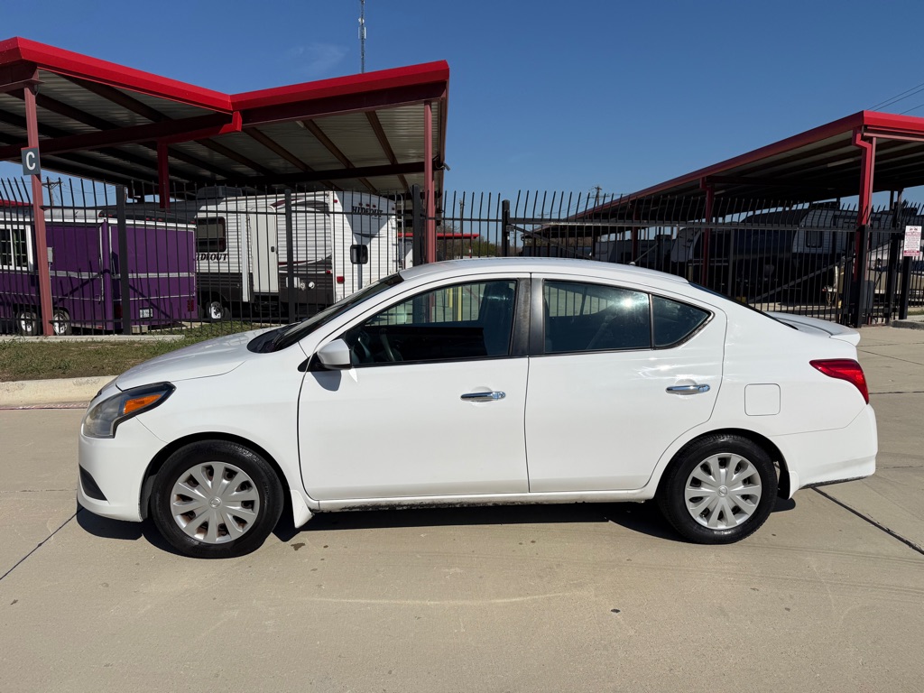 Photo 2 of this NISSAN VERSA