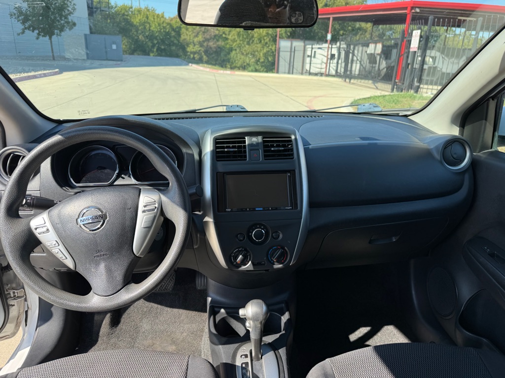 Photo 10 of this NISSAN VERSA