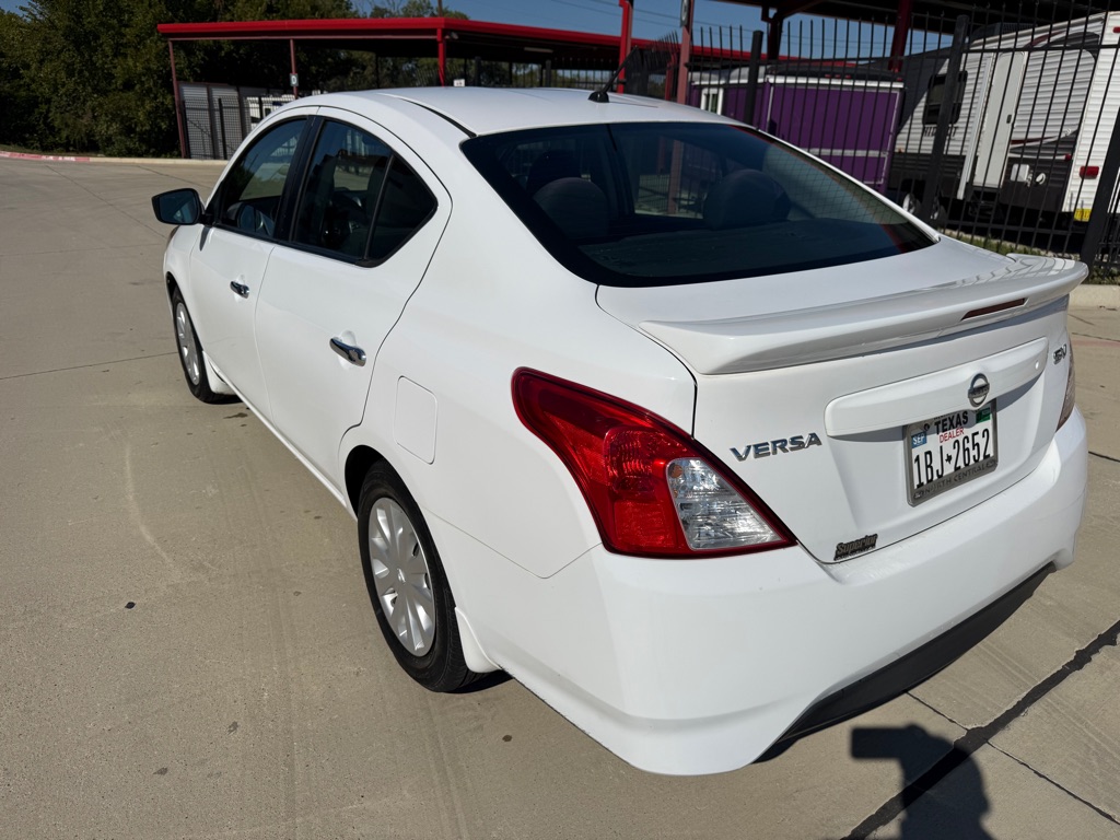 Photo 3 of this NISSAN VERSA
