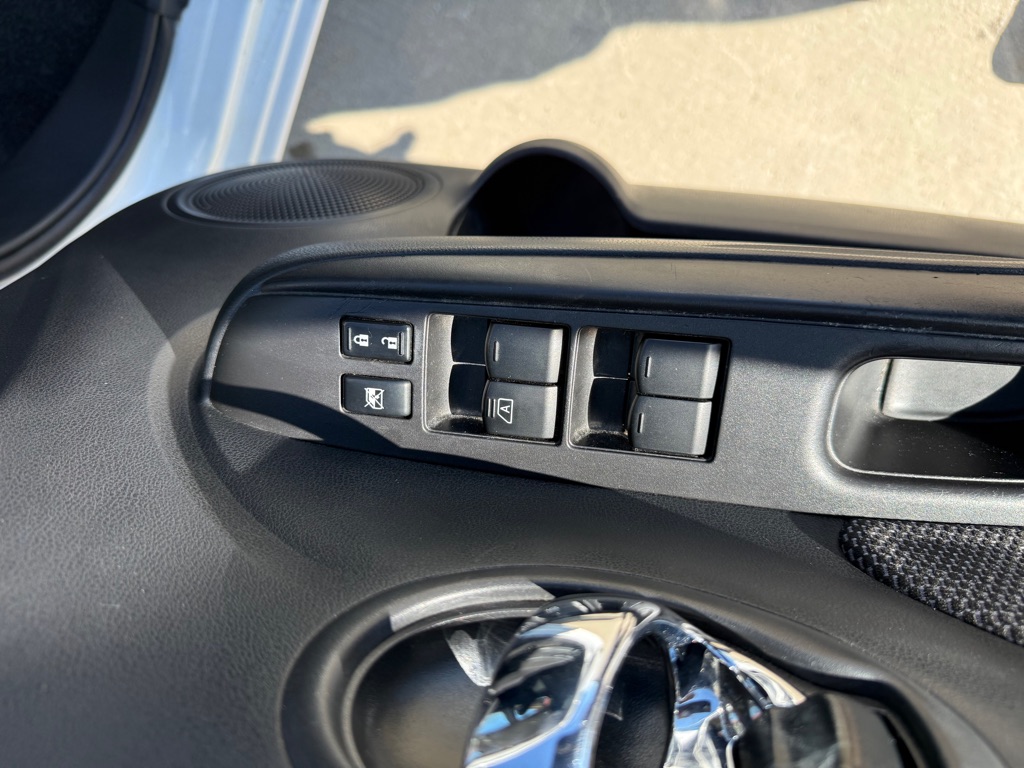 Photo 12 of this NISSAN VERSA