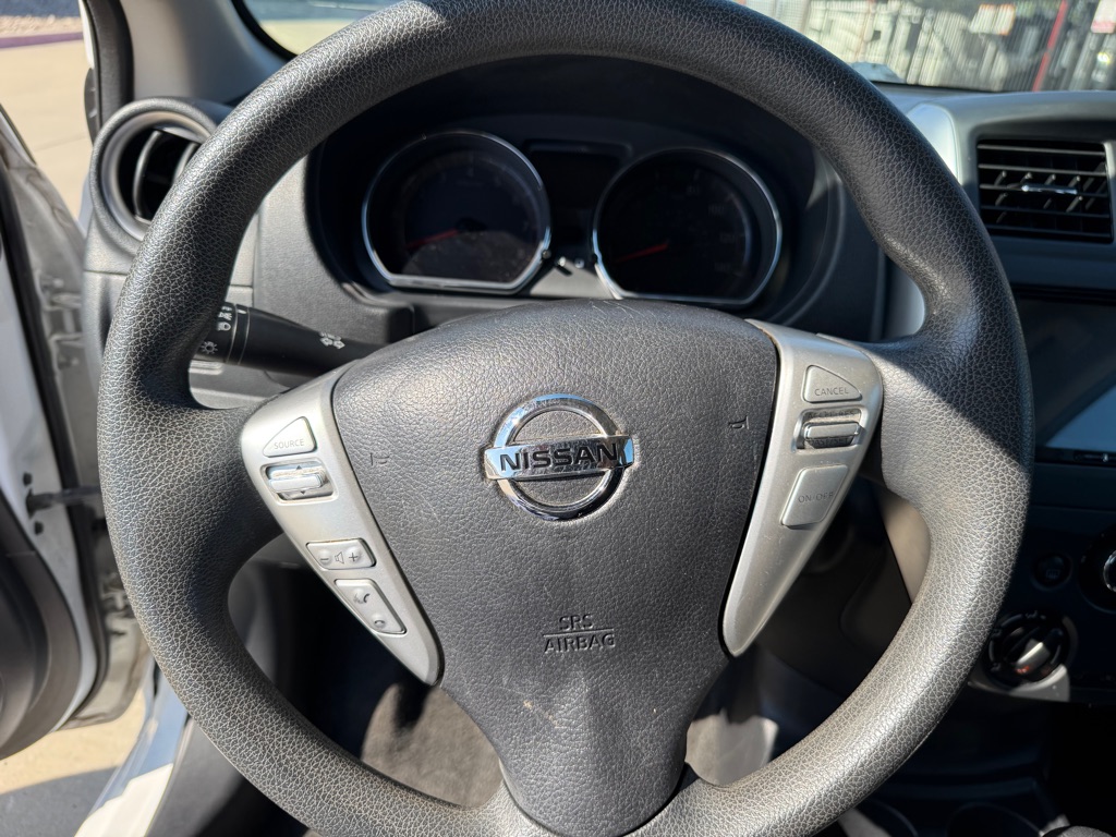 Photo 14 of this NISSAN VERSA