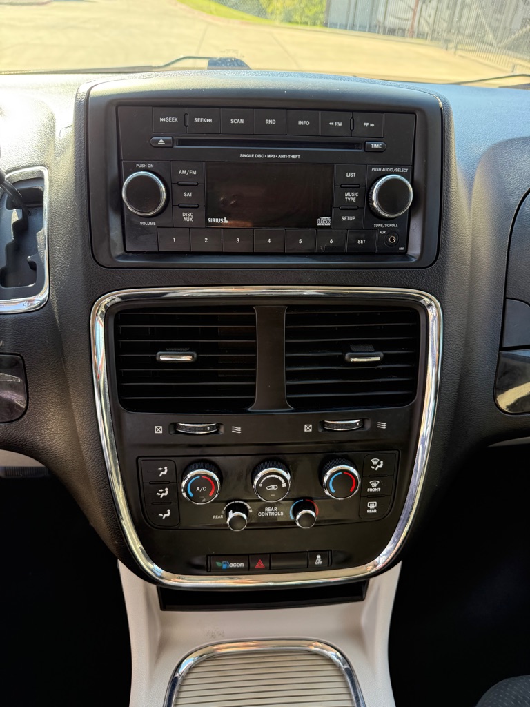 Photo 16 of this DODGE GRAND CARAVAN