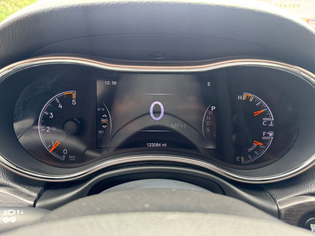 Photo 17 of this JEEP GRAND CHEROKEE
