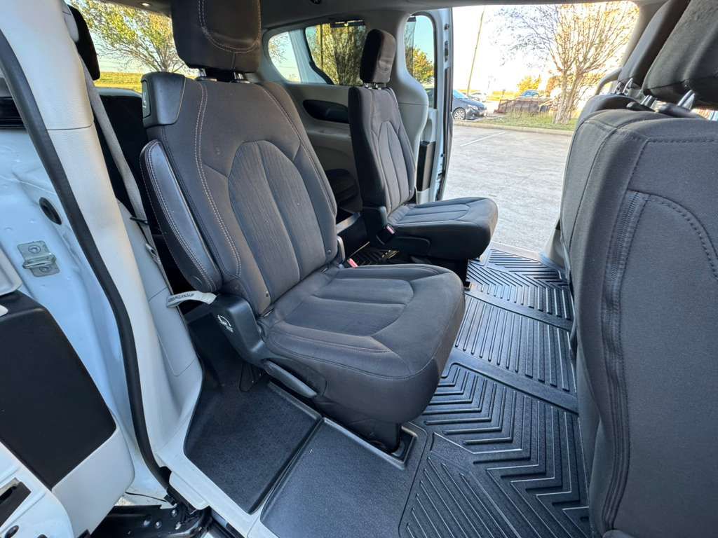 Photo 12 of this CHRYSLER PACIFICA