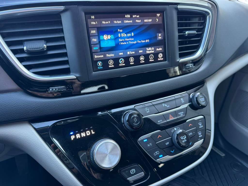 Photo 16 of this CHRYSLER PACIFICA