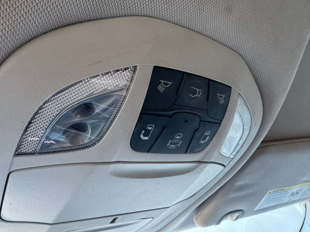 Photo 19 of this CHRYSLER PACIFICA