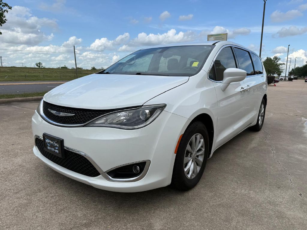 Photo 7 of this CHRYSLER PACIFICA