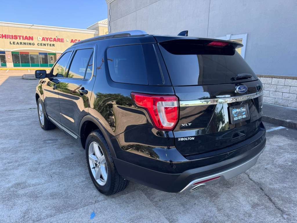 Photo 5 of this FORD EXPLORER