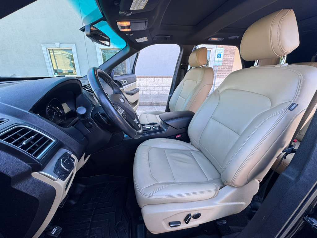 Photo 9 of this FORD EXPLORER