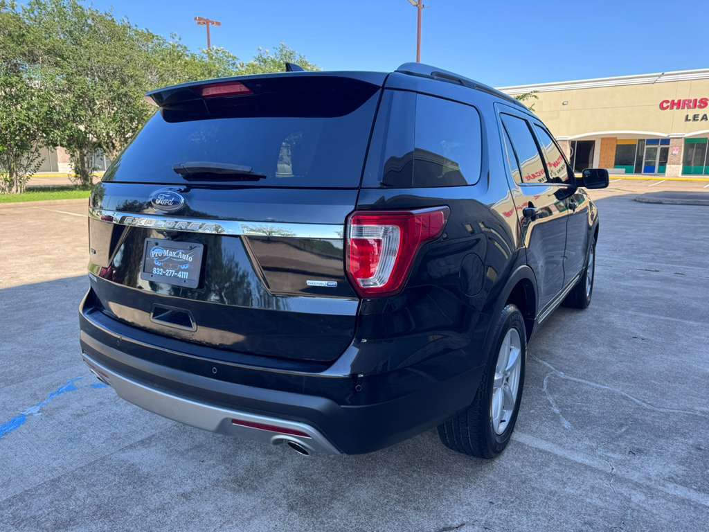 Photo 4 of this FORD EXPLORER