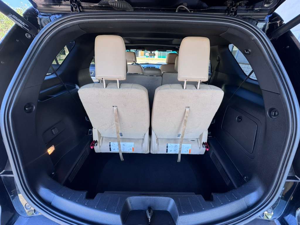 Photo 14 of this FORD EXPLORER