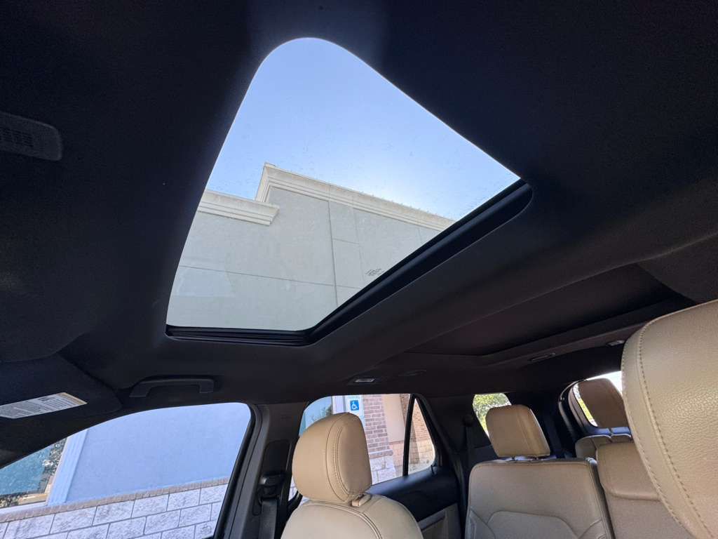 Photo 8 of this FORD EXPLORER