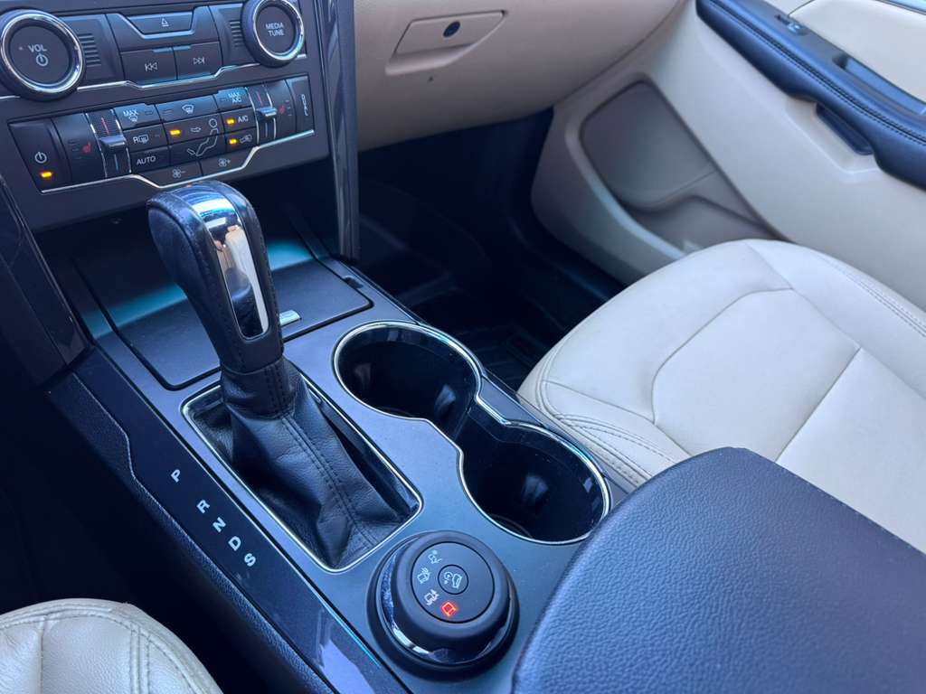 Photo 16 of this FORD EXPLORER