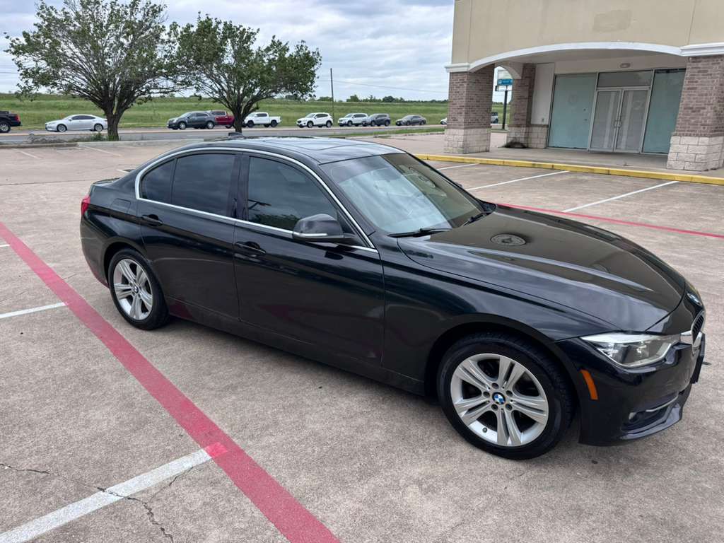 Photo 2 of this BMW 330