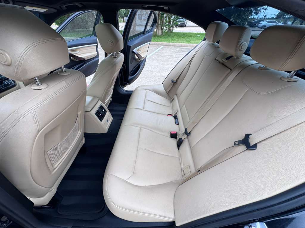 Photo 11 of this BMW 330