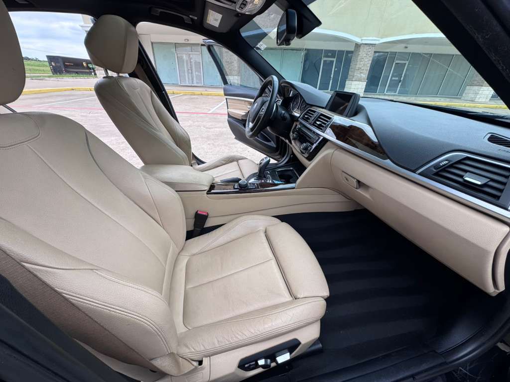 Photo 13 of this BMW 330