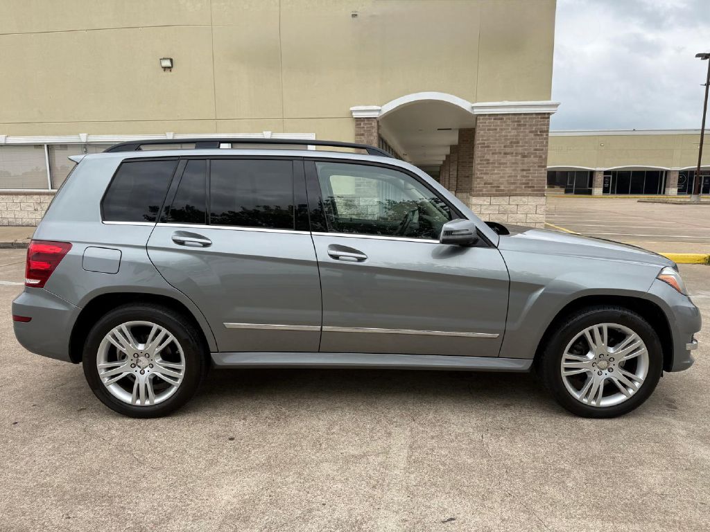 Photo 2 of this MERCEDES-BENZ GLK