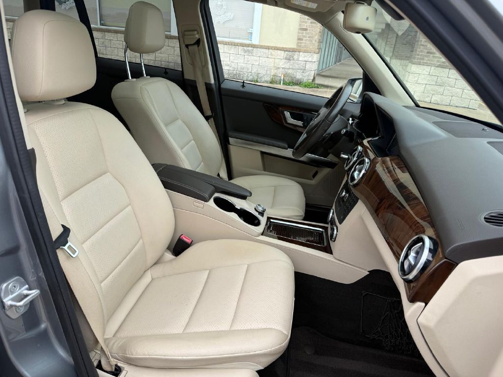 Photo 13 of this MERCEDES-BENZ GLK