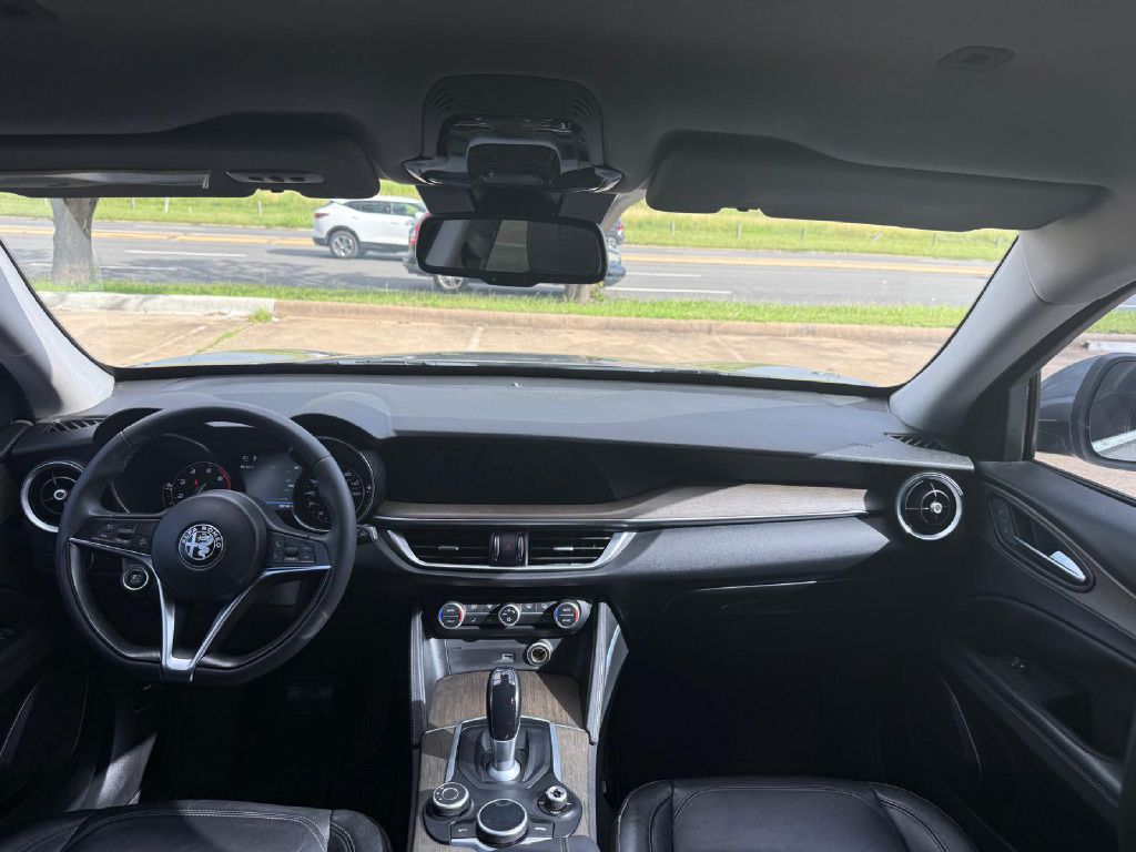 Photo 15 of this ALFA ROMEO STELVIO