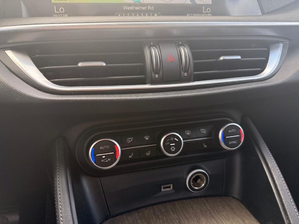 Photo 17 of this ALFA ROMEO STELVIO