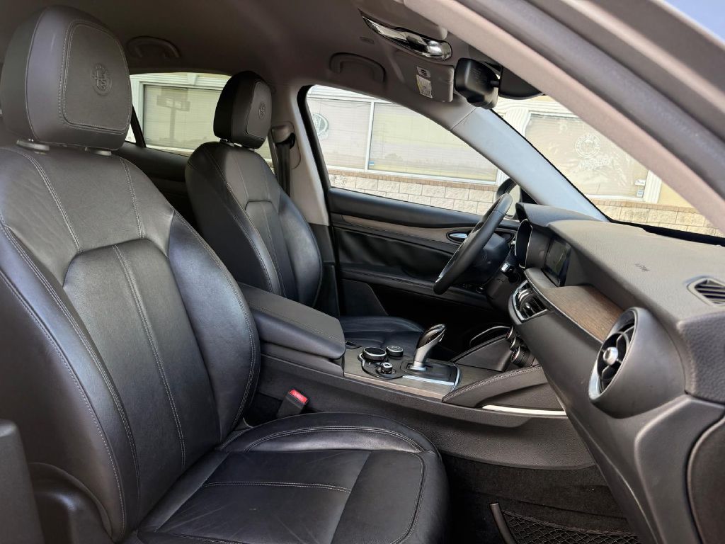 Photo 12 of this ALFA ROMEO STELVIO