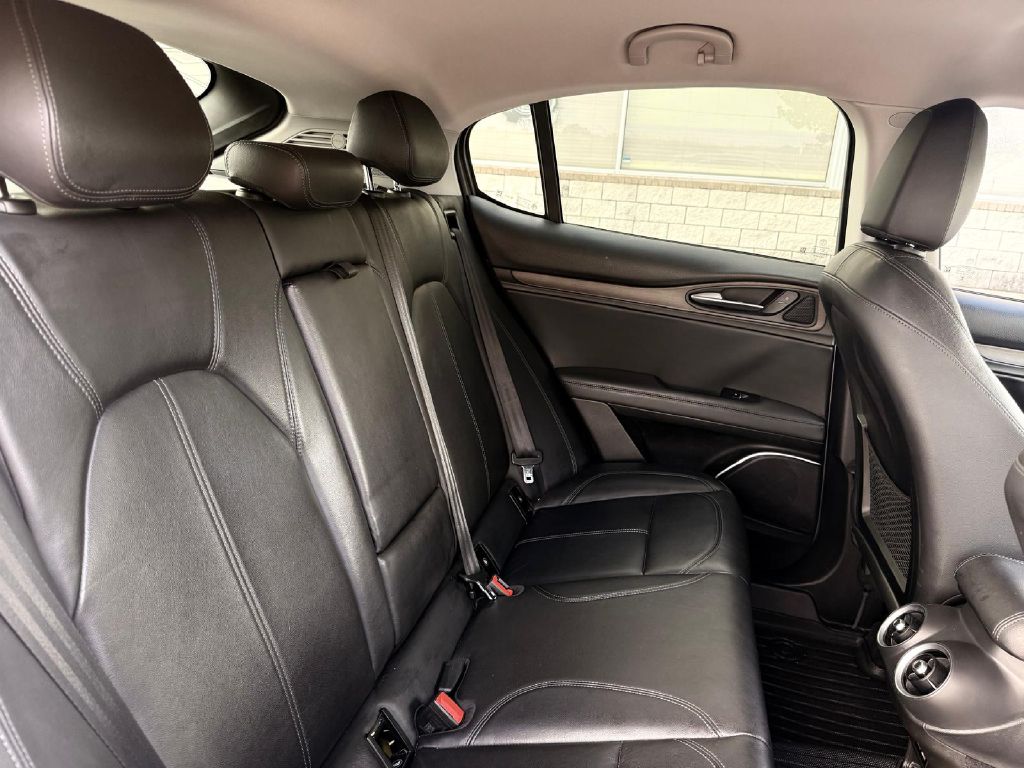 Photo 11 of this ALFA ROMEO STELVIO