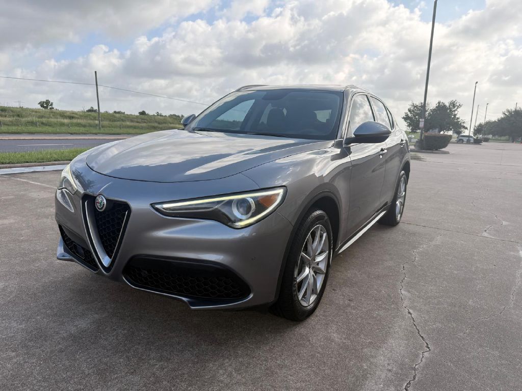 Photo 7 of this ALFA ROMEO STELVIO