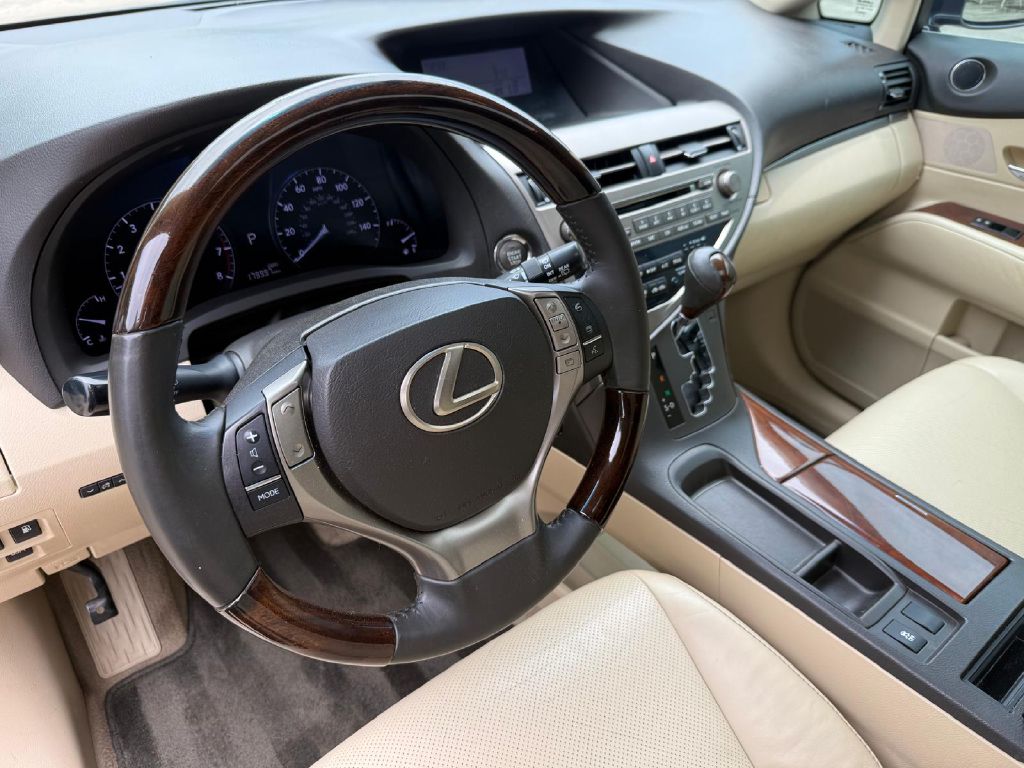 Photo 10 of this LEXUS RX
