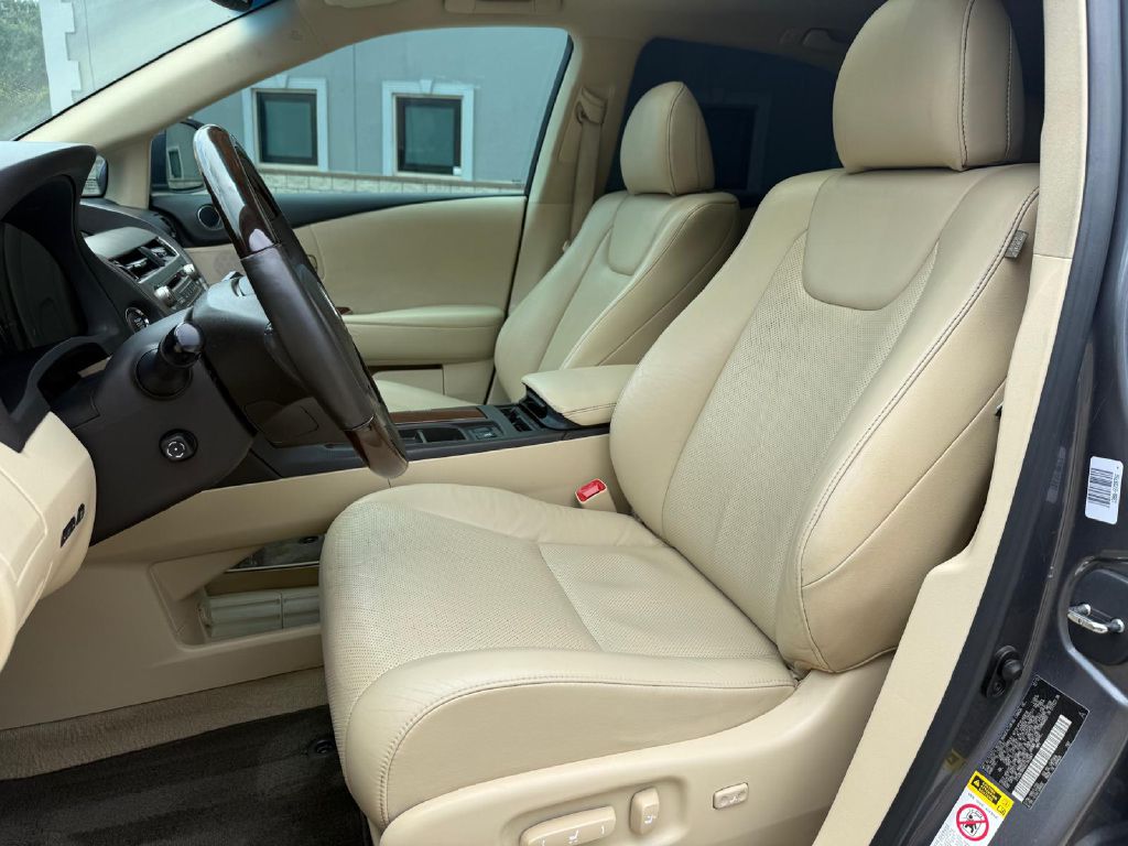 Photo 11 of this LEXUS RX