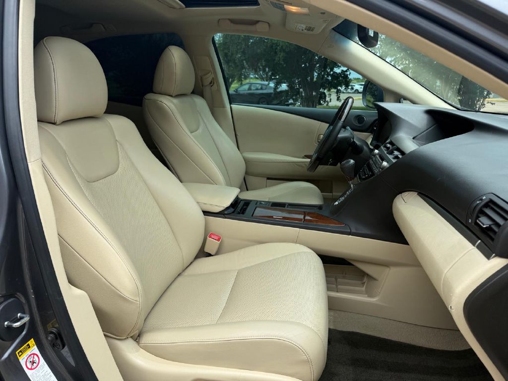 Photo 14 of this LEXUS RX