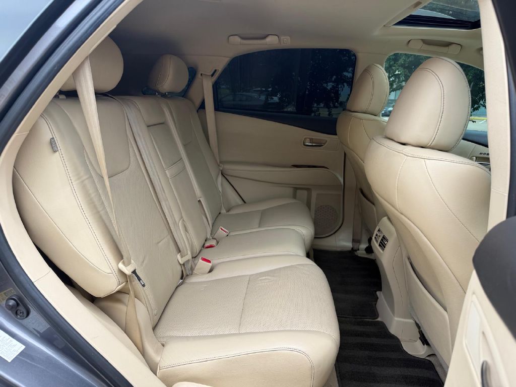 Photo 13 of this LEXUS RX