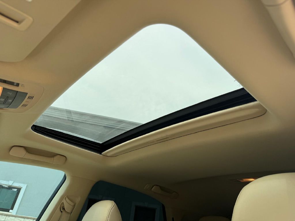 Photo 9 of this LEXUS RX