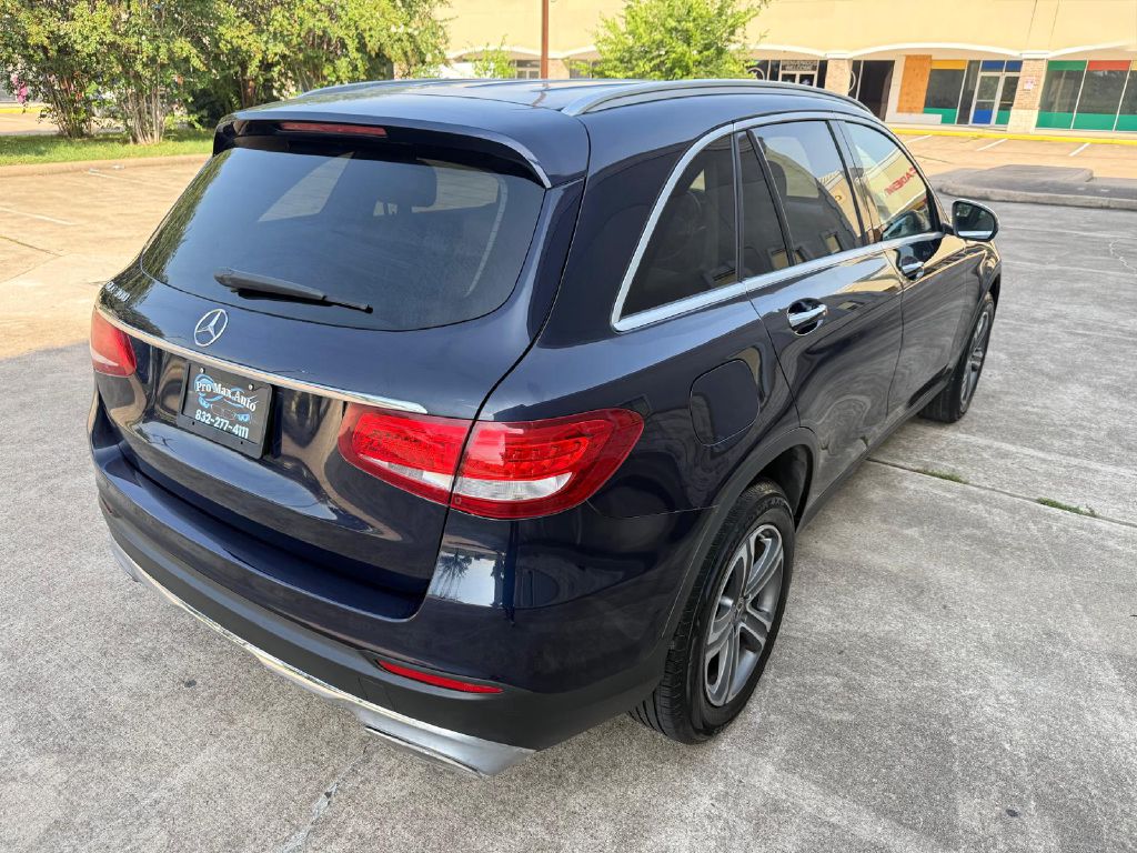 Photo 3 of this MERCEDES-BENZ GLC