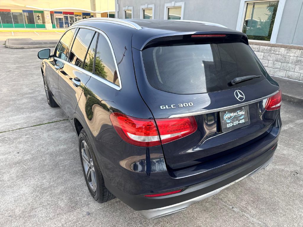 Photo 5 of this MERCEDES-BENZ GLC