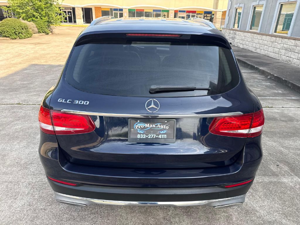Photo 4 of this MERCEDES-BENZ GLC