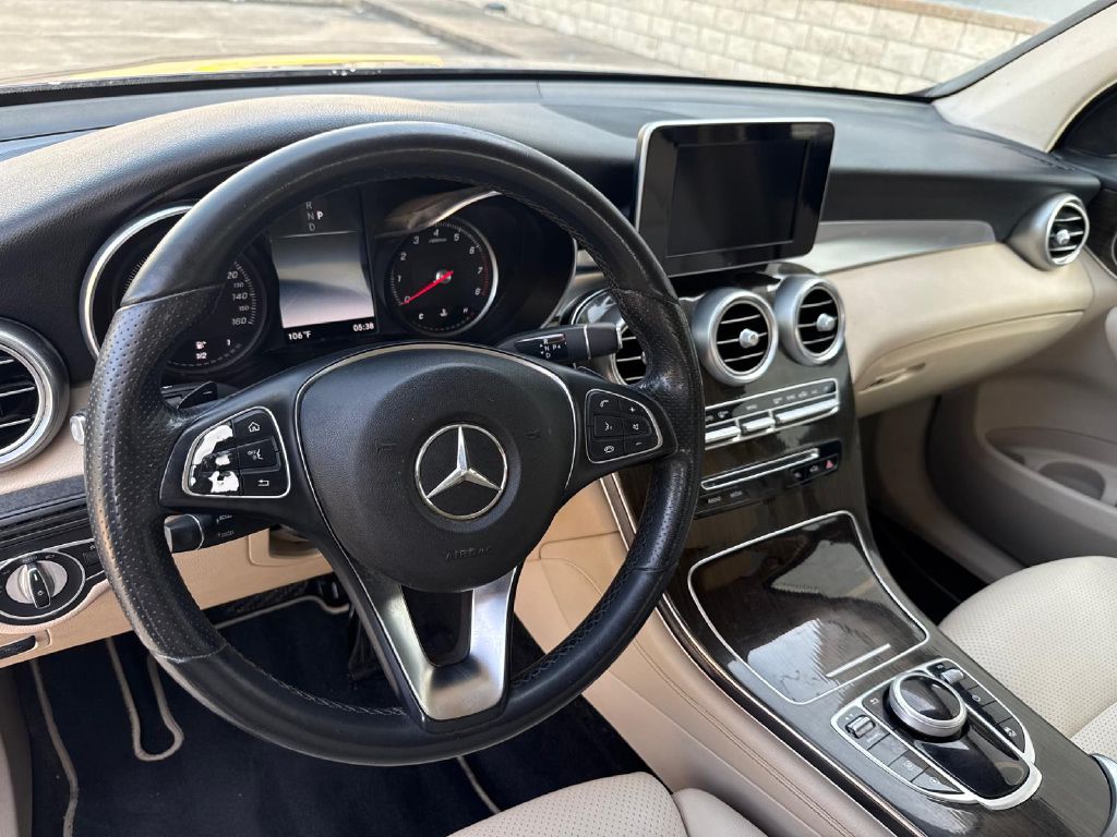 Photo 9 of this MERCEDES-BENZ GLC