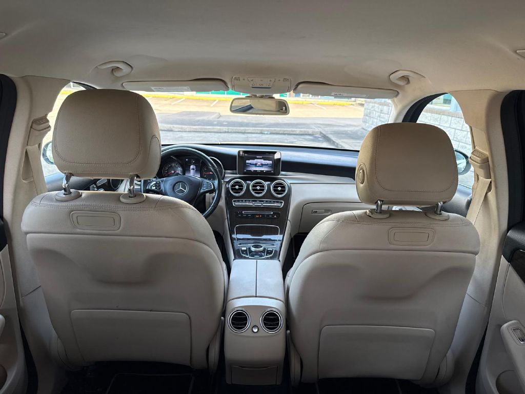 Photo 15 of this MERCEDES-BENZ GLC