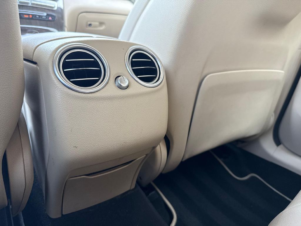 Photo 17 of this MERCEDES-BENZ GLC