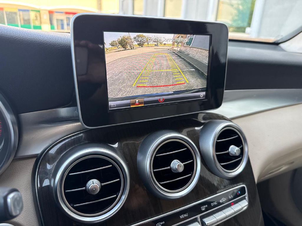 Photo 19 of this MERCEDES-BENZ GLC